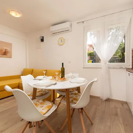 Apartment Fuer 4 Personen Ca 50 Qm In Njivice, Kvarner Bucht Krk *